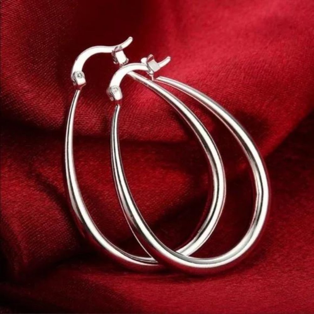 1.5 OVAL 925 STERLING SILVER HOOPS EARRINGS, NICE EARRINGS, CUTE EARRINGS - Picture 3 of 3
